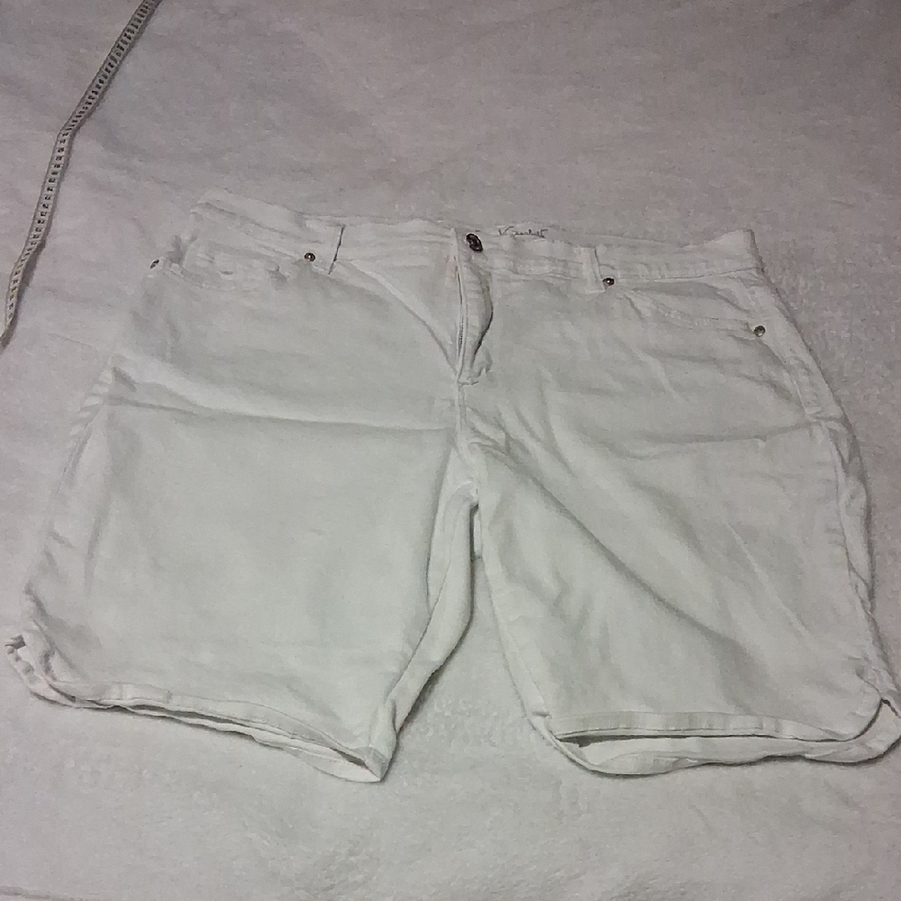 Gloria Vanderbilt Classic White Denim Shorts